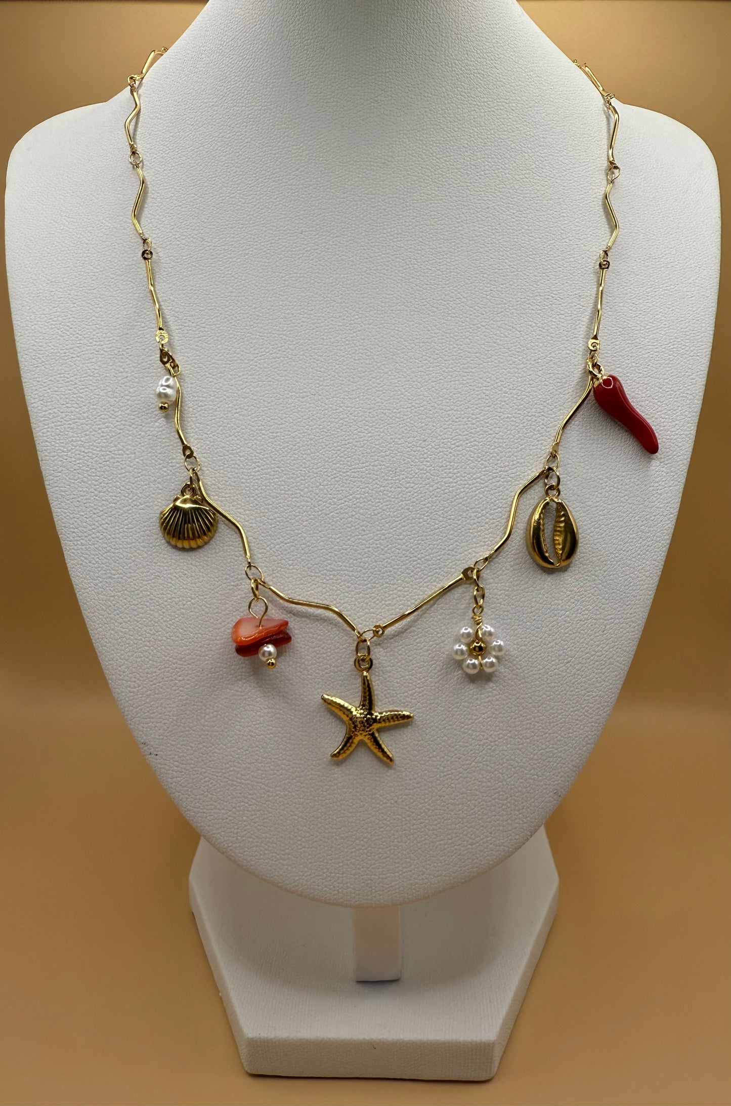 Collier charms marins et chaîne ondulée